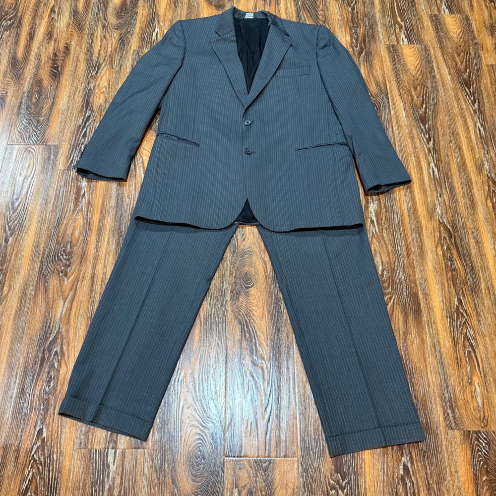 Jos A Bank Travelers Collection Men's 46R Suit 100% Wool Gray Pinstripe 2 Piece